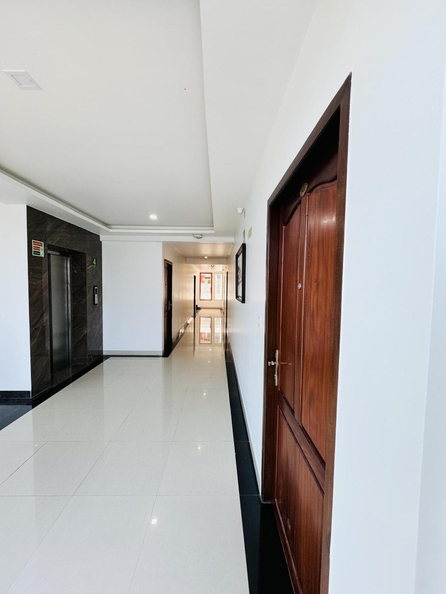 Royal International Hotel Trippapur Eksteriør bilde
