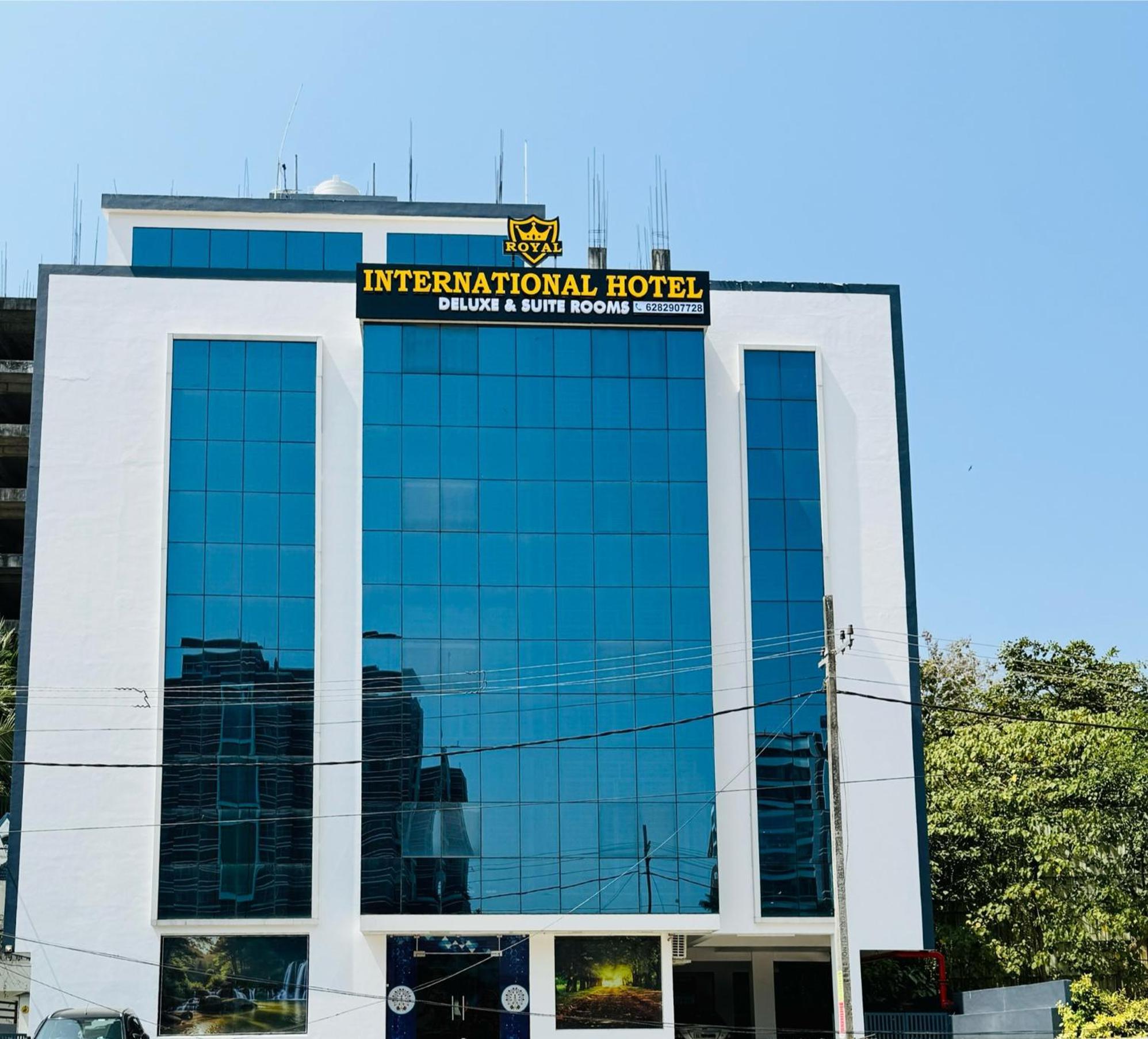 Royal International Hotel Trippapur Eksteriør bilde